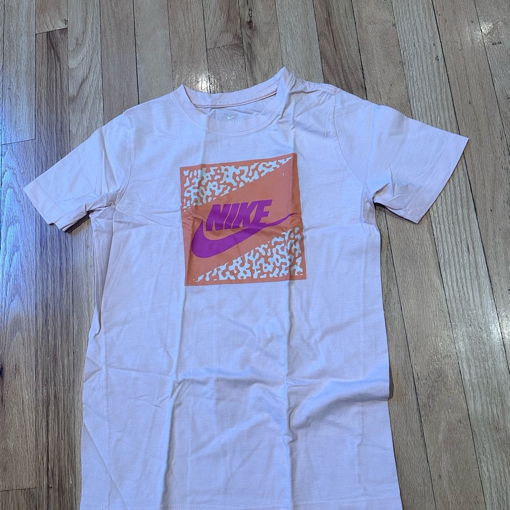 Nike Sportswear T-Shirt - Picture 3 of 8
